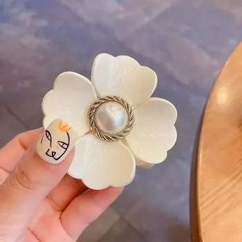 French Romantic Pearl Grab Clip Female Premium Temperament Back Head Hairpin Gentle White Flower Shark Clip Small