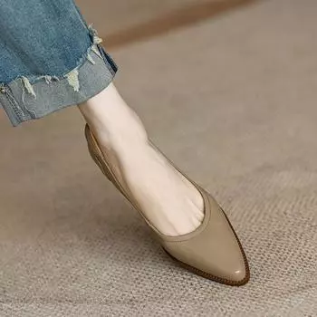 French single shoes women s autumn 2025 retro brown light mouth pointed commute middle heel one pedal leather women s shoes 35