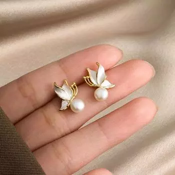 Freshwater Pearl Earrings Butterfly Enamel Design Gold Tone Hypoallergenic Elegant Fashion Jewelry Delicate Ear Studs for Women золотой