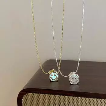 Ожерелье с подвеской в виде квадратного смайлика Fritillary, женская ниша, уникальная индивидуальность, мода, милый темперамент, универсальная цепочка на шею, цепочка на ключицу