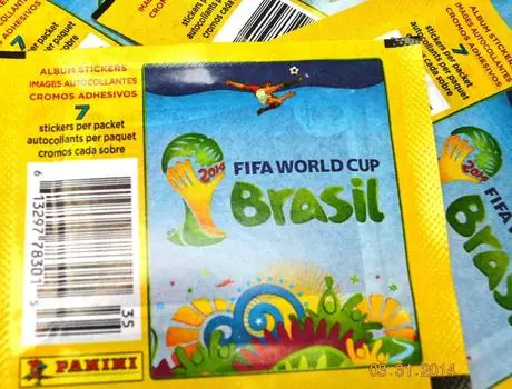 Футбольные наклейки Panini FIFA World Cup 2014 (7 наклеек/упаковка, 20 упаковок)