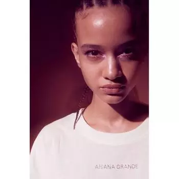 Футболка HM с объемным принтом кремового цвета Ariana Grande