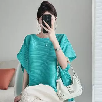 Футболка однотонного цвета с неравномерной складкой, с коротким рукавом, свободного кроя, прикрывающая живот, средней длины, летний стиль One Size