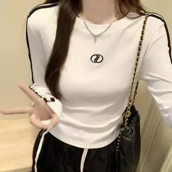 Футболка в американском стиле с контрастными полосками, белая, с круглым вырезом и длинными рукавами для женщин на начало осени, сексуальная, с плиссировкой на талии, низ рубашки, темпераментный топ S