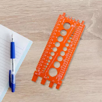 Гайка, болт, измеритель резьбы, гайка и