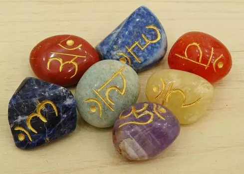 Гармонизируйте 7 Санскритский Символ, Выгравированный Упавший Многокаменный Рейки Исцеляющий Кристалл Духовный
