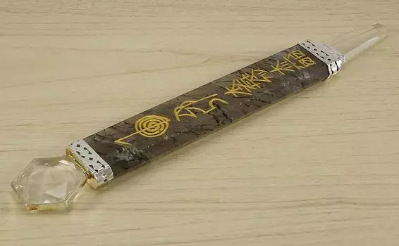 Гармонизируйте исцеление Рейки Рутиловый кристалл кварца Плоская палочка с гравировкой Ручное ремесло с прозрачным