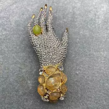 Гениальные дизайнеры создают модные тенденции и повседневные броши из натуральных камней, полные бриллиантов жёлтый