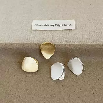 Геометрические серьги-пусеты из матового металла с изгибами, Женская простота и передовое чувство, Личность и модный темперамент, Универсальные серьги для работы