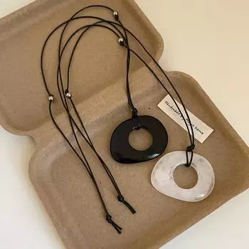 Геометрическая подвеска из смолы, длинное черное ожерелье из веревки, простая женская индивидуальность, модный темперамент, универсальная цепочка на шею, цепочка для свитера