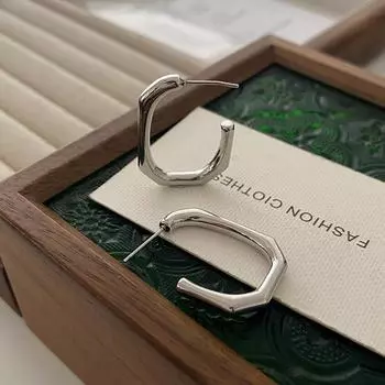 Геометрические квадратные серьги-гвоздики, уникальная личность, универсальные серьги, женская атмосфера, продвинутое чувство, холодный ветер, украшения для ушей в виде букв