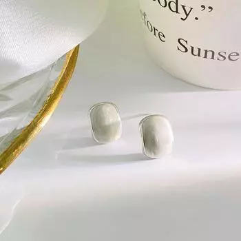 Геометрические серьги с клеевой щеткой Модный темперамент Легкие роскошные высококачественные простые серьги Ниша