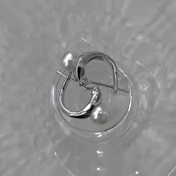 Геометрические жемчужные серьги-пряжки летние женские минималистичные серьги-гвоздики в стиле нишевого дизайна