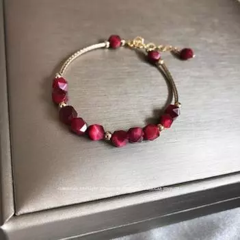 Геометрический граненый браслет из тигрового глаза розово-красного цвета - Ювелирный подарок