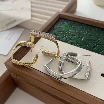 Геометрический квадратный гвоздик Изысканный бриллиантовый атмосферный высококачественный универсальный нишевый дизайн Холодный ветер