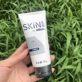 Gillette Skin Guard Пена для бритья + очищающее средство для лица 2 в 1 Gillette Skin Guard Пена для бритья Гель для бритья Очищающее средство для лица