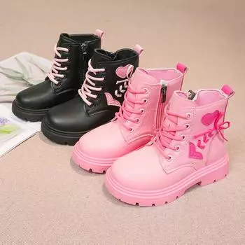 Модные кожаные ботинки для девочек, детские сапоги принцессы с толстой подошвой, мягкие, дышащие, подходящие по цвету, с нашивками Love Patch, детские сапоги для подиума 26 чёрный
