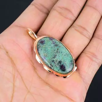 Гламурный медный кулон ручной работы с рубиновым фукситовым драгоценным камнем для нее 2.05 Inches зелёный