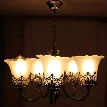 Стеклянные потолочные люстры мощностью 60 Вт