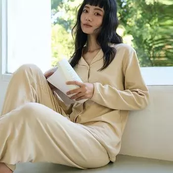 Главная Услуги Женский осенне-зимний однотонный костюм Свободный топ с пуговицами и длинными рукавами Повседневные брюки Мягкая вощеная верхняя одежда Пижама L синий