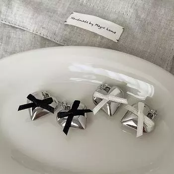 Glossy Love Metal Ribbon Bow Stud Earrings Women S Light Luxury High Sense Personality Temperament Versatile Earrings