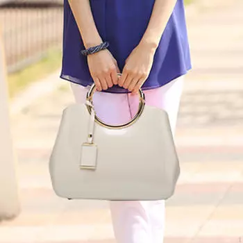 Глянцевая лакированная кожаная сумка через плечо Элегантная женская сумка-хобо белый