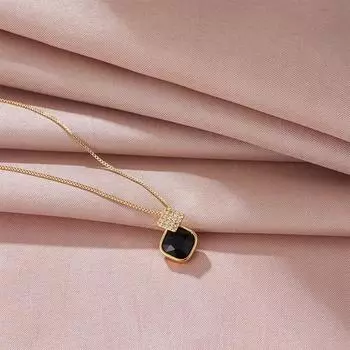 Год Геометрическое Квадратное Ожерелье Женское Легкая Роскошь Простое Атмосферное Микро Подвеска Аксессуары