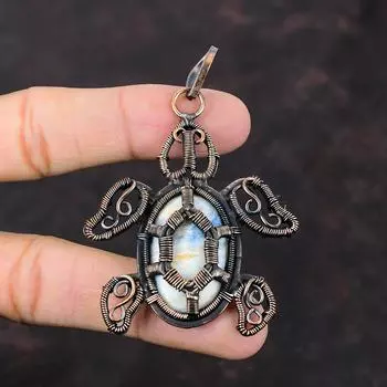 Голубой шеелитовый кулон, обернутый медной проволокой, подвеска в виде черепахи, ювелирное изделие ручной работы, потрясающий кулон с драгоценным камнем, изумительное медное ювелирное изделие, подарок на помолвку