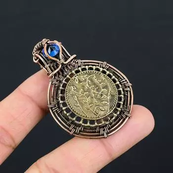 Голубой топаз Драгоценный камень Чистая медная проволока Обернутая ювелирная подвеска ручной работы 2.17 Inches синий