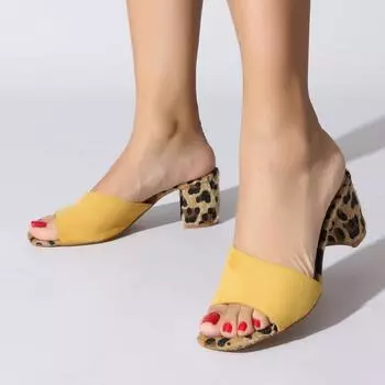 Горчичные женские тапочки