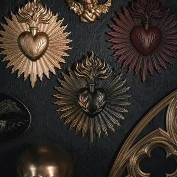 Готическая настенная табличка «Священное Сердце», украшение для дома, молитвенная стойка «Непорочное Сердце Марии», добавьте любви и искусства в свое пространство, металлическая табличка, праздничный подарок золотистый