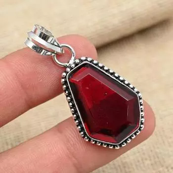 Гранат Драгоценный камень Стерлингового серебра 925 пробы Ювелирные изделия ручной работы Фантастические украшения Женский кулон 1.77 Inches красный