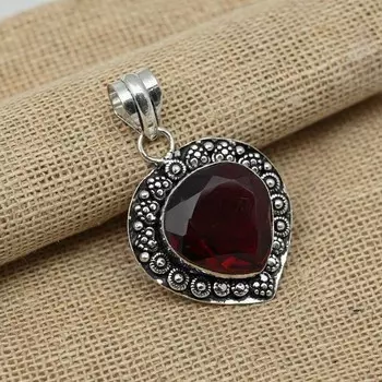 Гранатовый драгоценный камень стерлингового серебра 925 пробы Ювелирные изделия ручной работы Элегантный кулон для нее 1.77 Inches красный