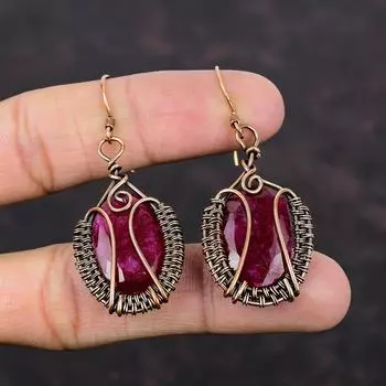 Граненые серьги с кашмирским рубином, ювелирные изделия из медной проволоки, очень красивые серьги с драгоценными камнями, серьги ручной работы, завернутые в медную проволоку, подарок на годовщину