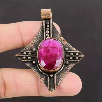 Граненый Кашмирский рубиновый кулон Медный кулон Оригинальные ювелирные изделия ручной работы из драгоценных камней Современный кулон Кашмирский рубиновый медный кулон Подарок на день матери