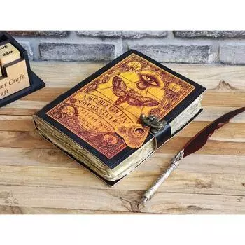 Гримуар Кожаный журнал Книга Теней, Блокнот с винтажной бумагой ручной работы с рваными краями - Книга заклинаний, Дорожный журнал иллюминаты - Лунный мотылек 7 x 5 in