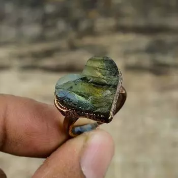 Грубое кольцо с лабрадоритом Медное кольцо гальванической формовки Регулируемое кольцо Медные украшения ручной работы Уникальное кольцо с драгоценным камнем Ювелирные изделия гальванической формовки для подарка