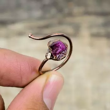 Грубое кольцо с розовым турмалином, медное кольцо, изготовленное гальваническим методом, регулируемое кольцо ручной работы, кольца с настоящим драгоценным камнем, гальванопластичное медное ювелирное изделие, подарок для нее