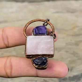 Грубый кулон из розового кварца, медный кулон, изготовленный гальваническим способом, африканский аметист, грубые ювелирные изделия, кулон с драгоценными камнями, кулон для ювелирных изделий, изготовленный гальваническим методом для нее