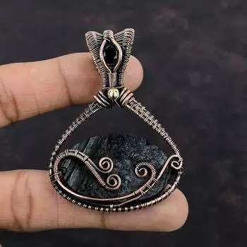 Грубый кулон с черным турмалином, медная проволока, кулон, драгоценный камень, ювелирные изделия ручной работы, черный кулон из оникса, дизайнерские медные украшения, подарок для нее