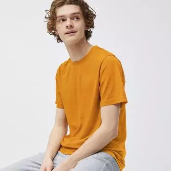 GU от Uniqlo. Бесшовная футболка с круглым вырезом и короткими рукавами. GA.