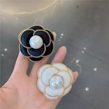 Guodongmen Temperament Simple Camellia Brooch Осень и зима Новый холодный стиль одежды аксессуары для женщин