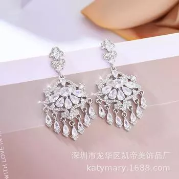 Guofeng Heavy Industry Свадебная мода Серьги-гвоздики Слегка инкрустированные циркониевые угольно-водяные серьги-капли Темперамент Универсальные серьги белый