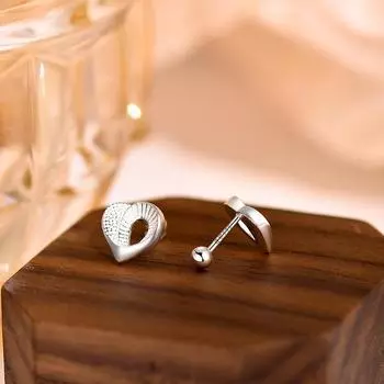 Гвозди для ушных косточек для женщин Серьги Love Screws Серьги в форме сердца Маленькие свежие винты Sweet