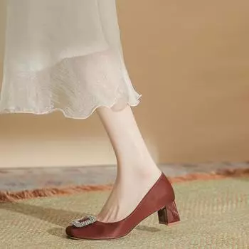 H988-1 burgundy high heels women s head big rhinestone shallow mouth temperament women s shoes sheepskin insole thick heel single shoes women 34 чёрный