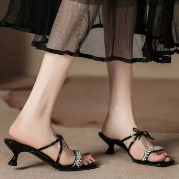 H 2587-16 летние высококачественные босоножки на высоком каблуке женские красивые босоножки с ремешками на квадратном каблуке юбка туфли женские 34 чёрный