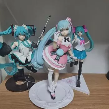 Хацунэ Мику Сладкие макаруны, День рождения, Фигурки в школьной форме