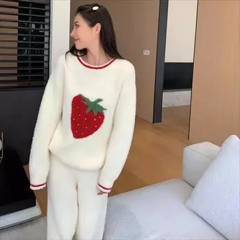 Женская пижама из полуфланелевой ткани, новая зимняя клубничная мягкая, свободная и теплая домашняя одежда, можно носить как верхнюю одежду One Size