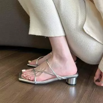 Half slippers women s summer wear 2025 new Korean version gentle fairy wind thin belt silver thick heel sandals 35 чёрный
