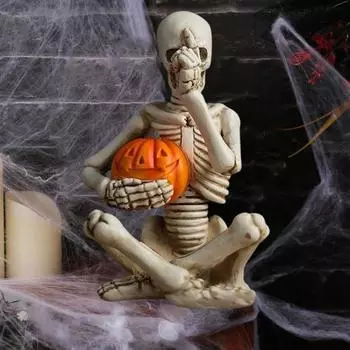 Хэллоуин Скелет, держащий тыкву, жуткая сидящая статуэтка из смолы, скульптура для дома, сада, офиса, рабочего стола, украшение белый